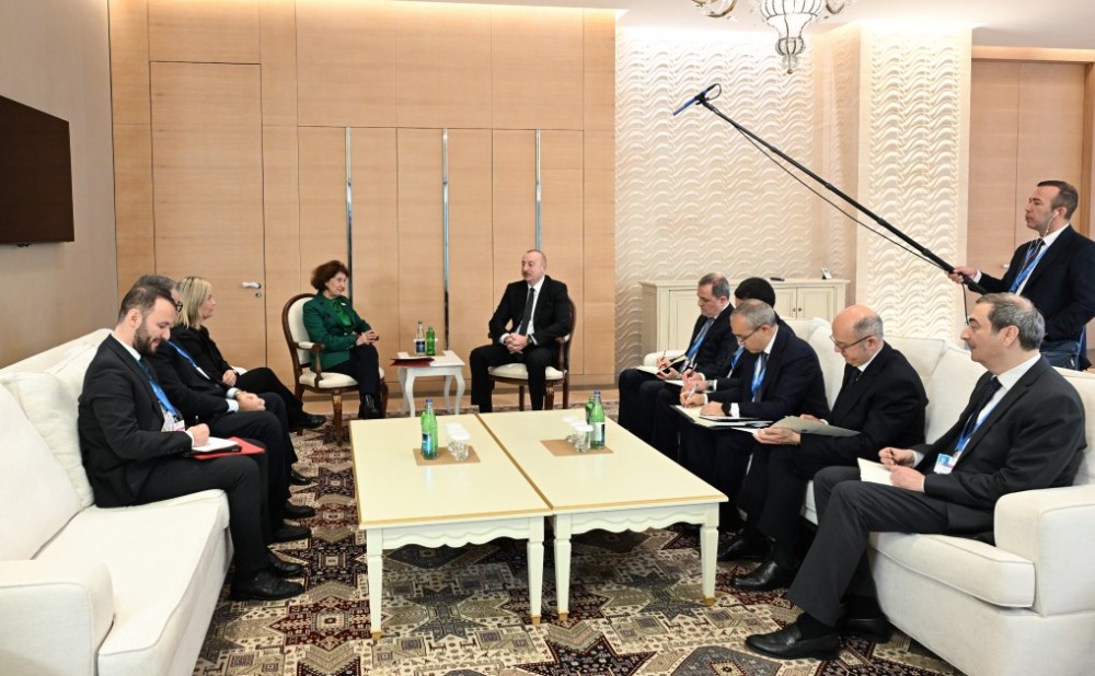 İlham Əliyev Şimali Makedoniya Prezidenti ilə görüşdü - FOTOLAR (YENİLƏNİB)